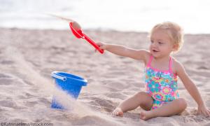 Kind am Strand