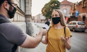 Journalist und Frau