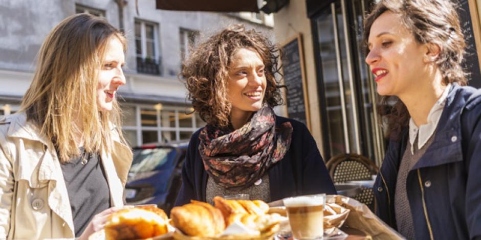 Freundinnen in Paris