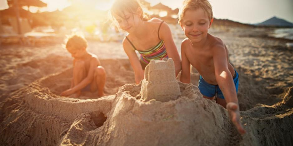 Kinder am Strand