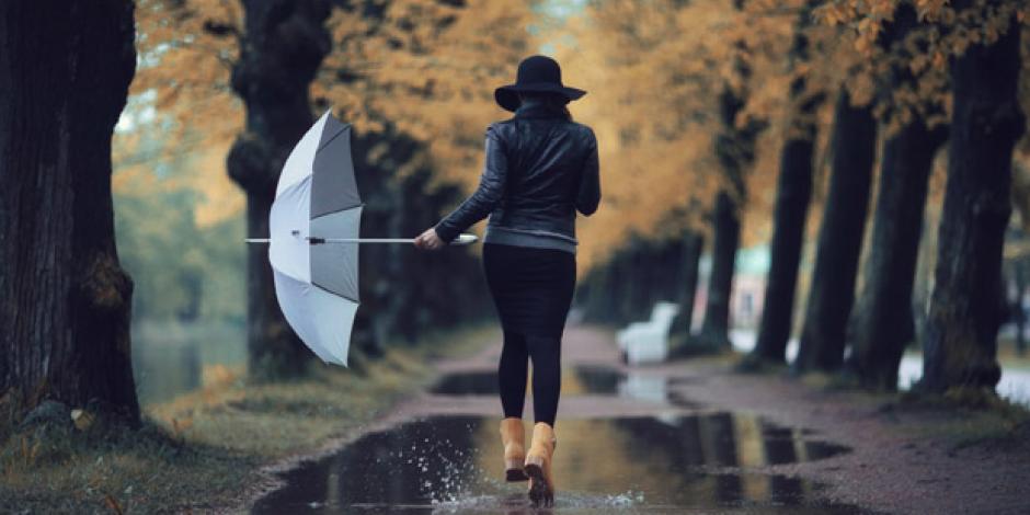 Frau im Regen