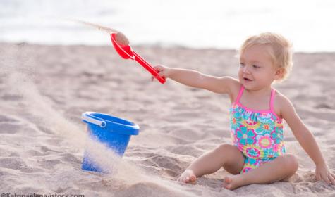 Kind am Strand