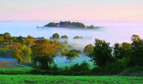 Landschaft mit Nebel